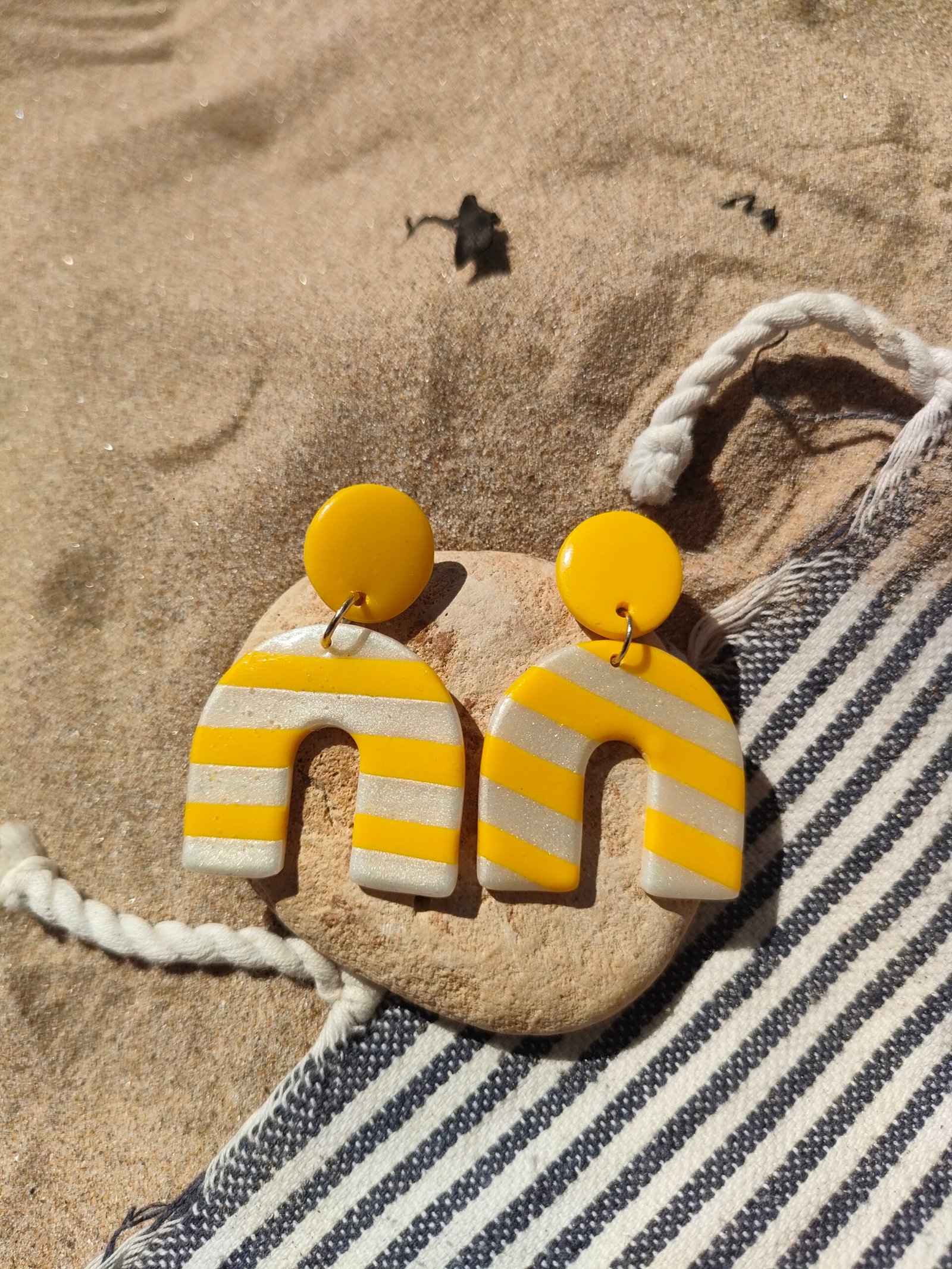 Boucles d'oreilles abeille