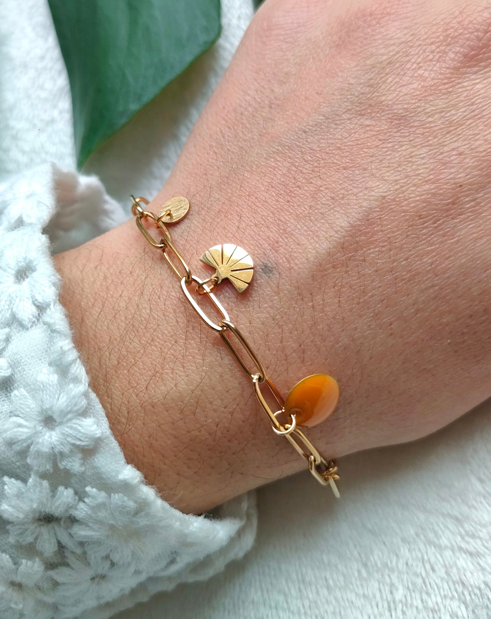 Bracelet breloques jaune moutarde